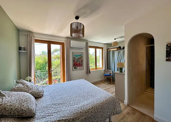 Dom wakacyjny Maison Confort Proche Centre Avec Jardin