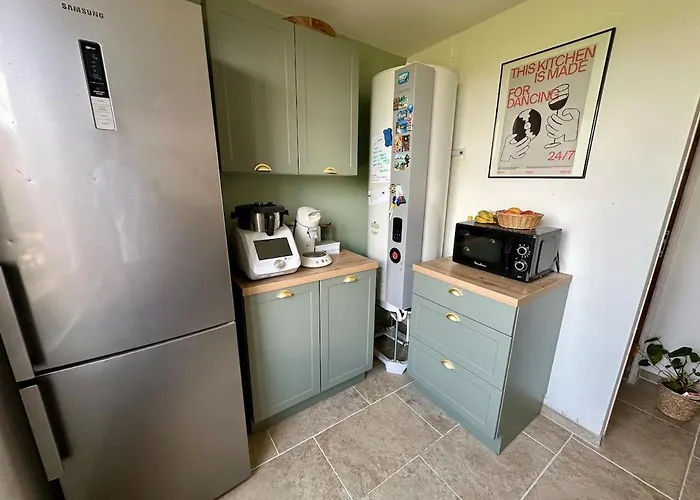 Dom wakacyjny Maison Confort Proche Centre Avec Jardin *